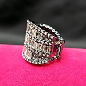 🖤'Red Carpet Redux' Gunmetal Black with Rhinestones Stretch Ring - Paparazzi🖤